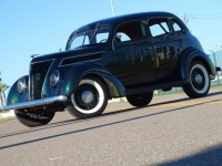 1937 Ford Sedan