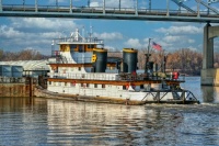 Pushing Barges on The Mississippi in 600 Pieces