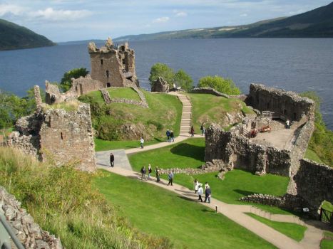 Solve Loch Ness Castle jigsaw puzzle online with 30 pieces