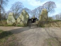 Waylands Smithy neolithic burial chamber