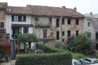 Decay standing tall in Italy