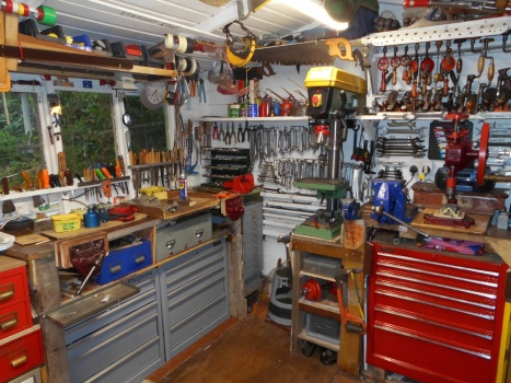 Solve Random shed shots 1. jigsaw puzzle online with 12 pieces