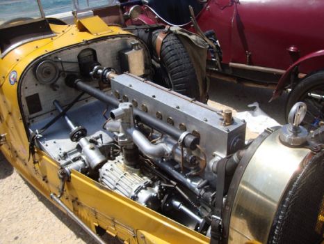 Solve 1930 Bugatti engine straight 8 supercharged overhead cam jigsaw