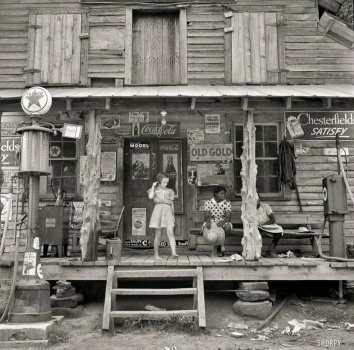 Solve A country store in Hurdle Mills, North Carolina USA, 1939 jigsaw