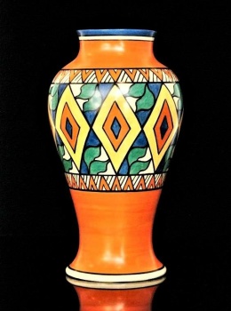 Solve Clarice Cliff Diamonds Vase - 1929 jigsaw puzzle online with 108 ...