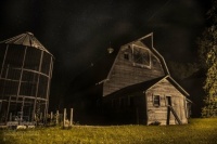 Old -abandoned-farm on a starry night