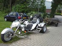 Trike en boomstam aanhanger