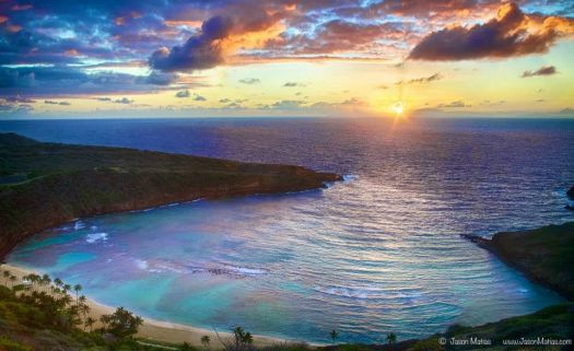 Sunrise over Hana'uma Bay, Ohau. Hawaii