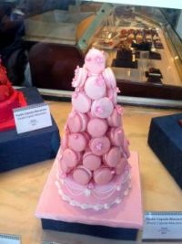 Macaron cake