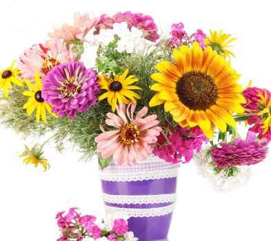 Beautiful-bouquet-of-bright-flowers