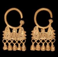 Western Asiatic or south Arabian gold earrings, dated to the 2nd century BCE-1st century CE.