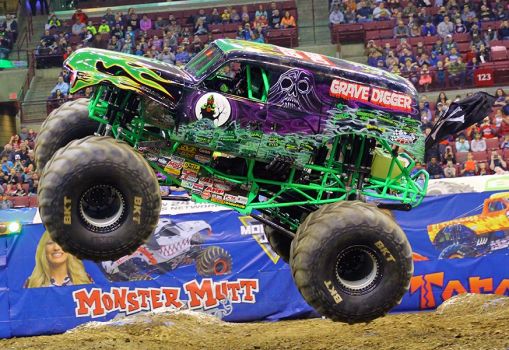 Solve GRAVE DIGGER jigsaw puzzle online with 150 pieces