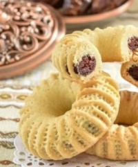 Mamoul - I know it's Easter (or any Eid) when a Palestinian brings me MAMOUL!  www.amourdecuisine.fr- backslash - article-kaak-nakache-aux-dattes.html