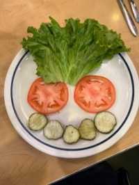 I ordered my 🍔’s lettuce, tomato and pickles on the side