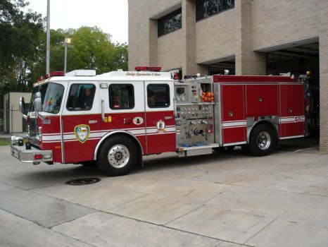 Solve Houston Fire Department Engine 68 jigsaw puzzle online with 80 pieces