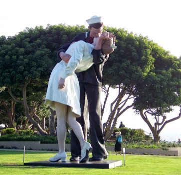 San Diego Harbor - Sailor Kissing Statue