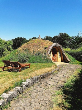 Slovenia / zemljanka