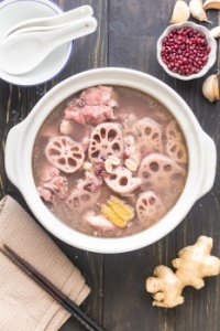 蓮藕湯 Lián'ǒu Tāng : Chinese Lotus Root & Pork Soup
