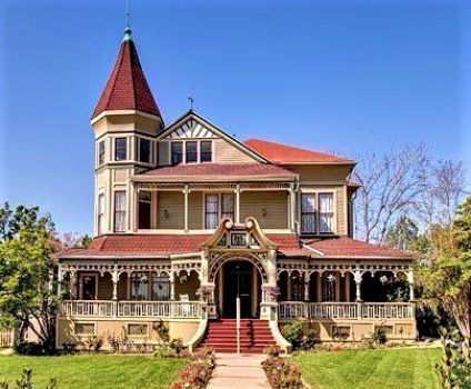 Solve The Pinney House. Built in 1888. jigsaw puzzle online with 30 pieces