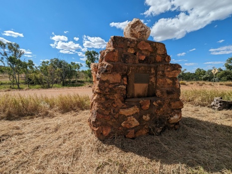 Solve Halls Creek jigsaw puzzle online with 336 pieces