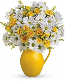 Květy ve žluté váze