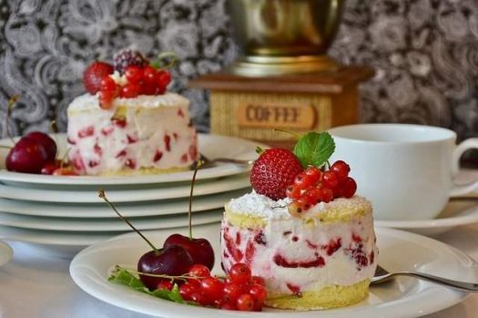 Strawberry Cream Cakes & Coffee