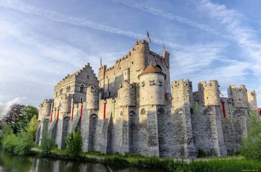 Solve Ghent, Belgium jigsaw puzzle online with 12 pieces