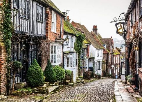 Solve Mermaid Street, Rye, East Sussex jigsaw puzzle online with 88 pieces