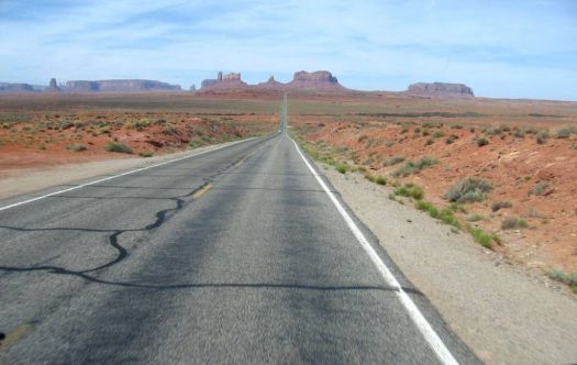 road to Monument Valley, arizona