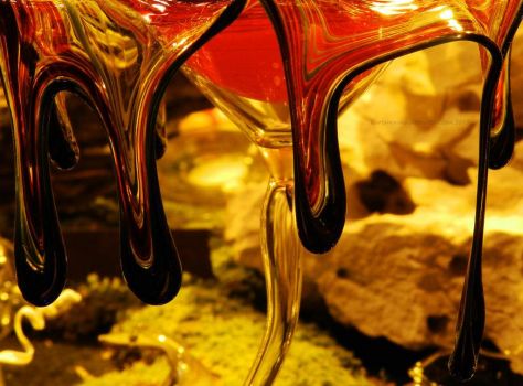 Melting glass. плавление стекла. история создания стекла. расплавленное стекло. расплавленное стекло.