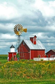 Solve Red Barn & Windmill jigsaw puzzle online with 70 pieces