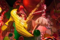 Saks-Fifth-Ave-holiday-windows-2016