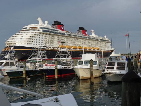 Disney Dream leaving port