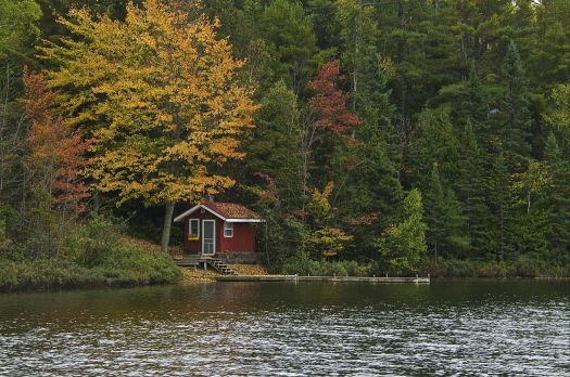 A little fishing cottage on Arfelin Lake