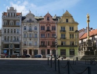 Měšťanské domy a morový sloup v Plzni