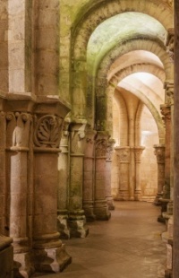 Deambulatory_north_Saint-Eutropius_romanesque_Basilica_Saintes_Charente-Maritime