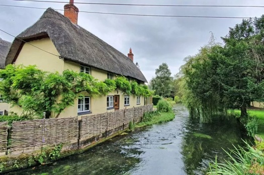 Solve Cottage in Wherwell, on the river Trent jigsaw puzzle online with ...