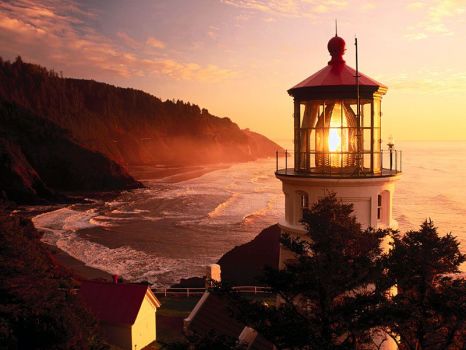 Solve Heceta Lighthouse jigsaw puzzle online with 80 pieces