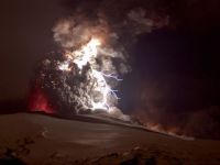 volcano05-smoke-lightning-iceland_22332_600x450