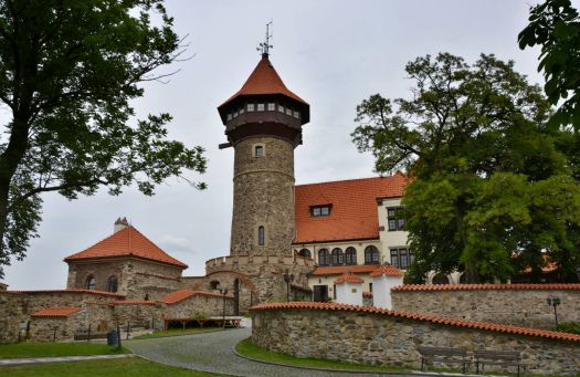 Most, Hněvín