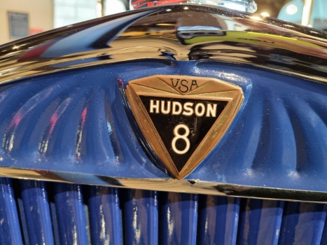 Solve 1930 Hudson 8 Roadster jigsaw puzzle online with 130 pieces