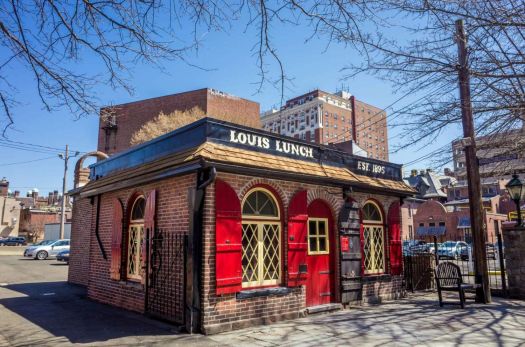 Solve Louis&#39; Lunch in New Haven, CT jigsaw puzzle online with 96 pieces