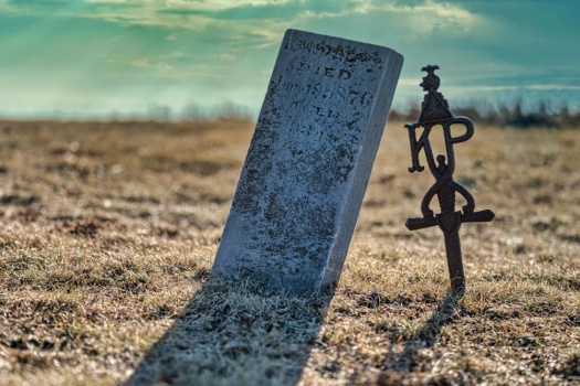 Solve Knights of Pythia Grave Marker jigsaw puzzle online with 15 pieces