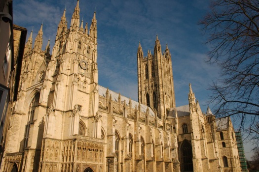 Solve Canterbury Cathedral jigsaw puzzle online with 70 pieces