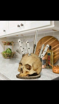 I need something like this... Skulls are cool. 🥷😎
