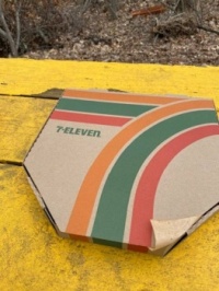 7-eleven pizz box
