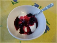 Yogurt with homemade cherry jam  -  Jogurt s domácím višňovým džemem