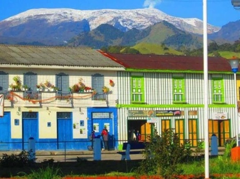 Solve Murillo-Colombia jigsaw puzzle online with 594 pieces