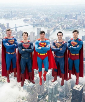 Solve Supermans jigsaw puzzle online with 80 pieces