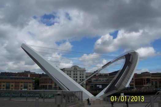 Gateshead Millennium Bridge (open)
